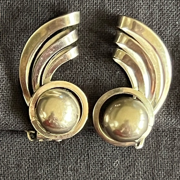 Vintage Silver Earrings - Picture 2 of 9